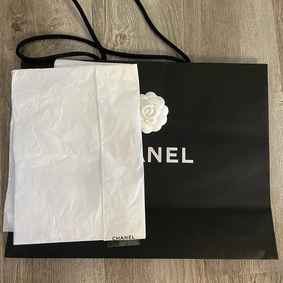 Chanel paper bag with ribbon and wrapping paper Chanel. - Picture 4 of 4